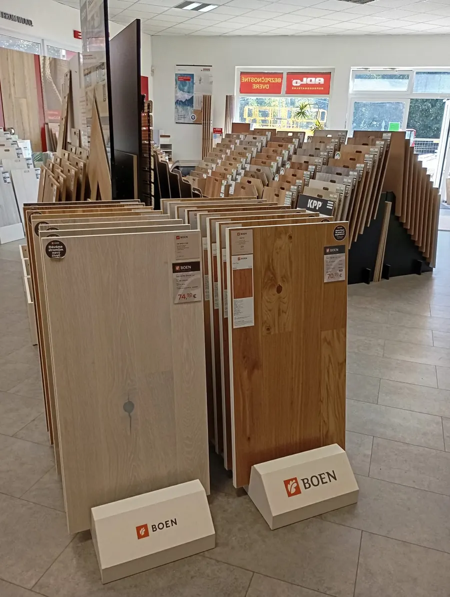 Drevené podlahy Boen — vystavené dosky v showroome Parket Pemo